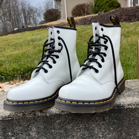 Dr. Martens Shoes Nib Dr Martens Zavala White Leather Lace Up